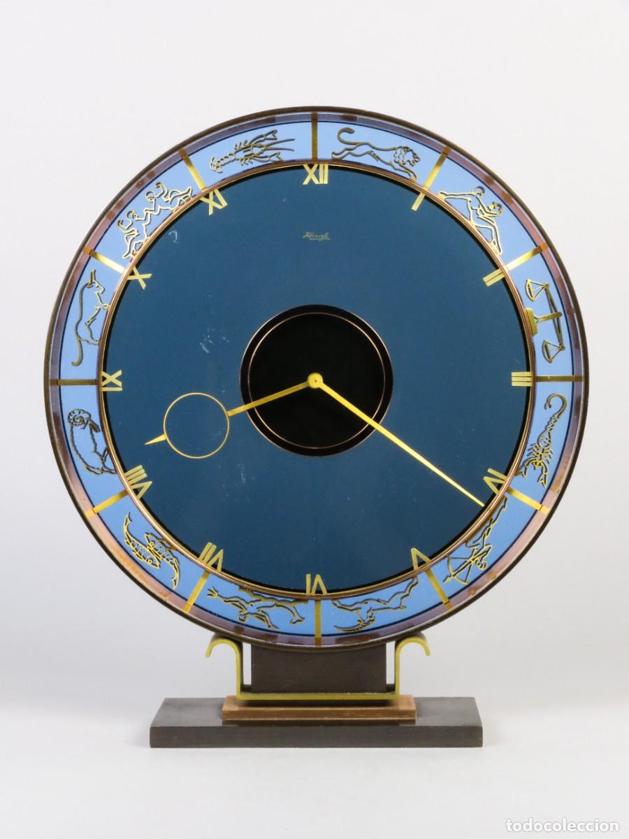 Relojes de carga manual: Reloj zodiaco de mesa Kienzle Clocks en cristal y bronce estado de marcha Alemania hacia 1930