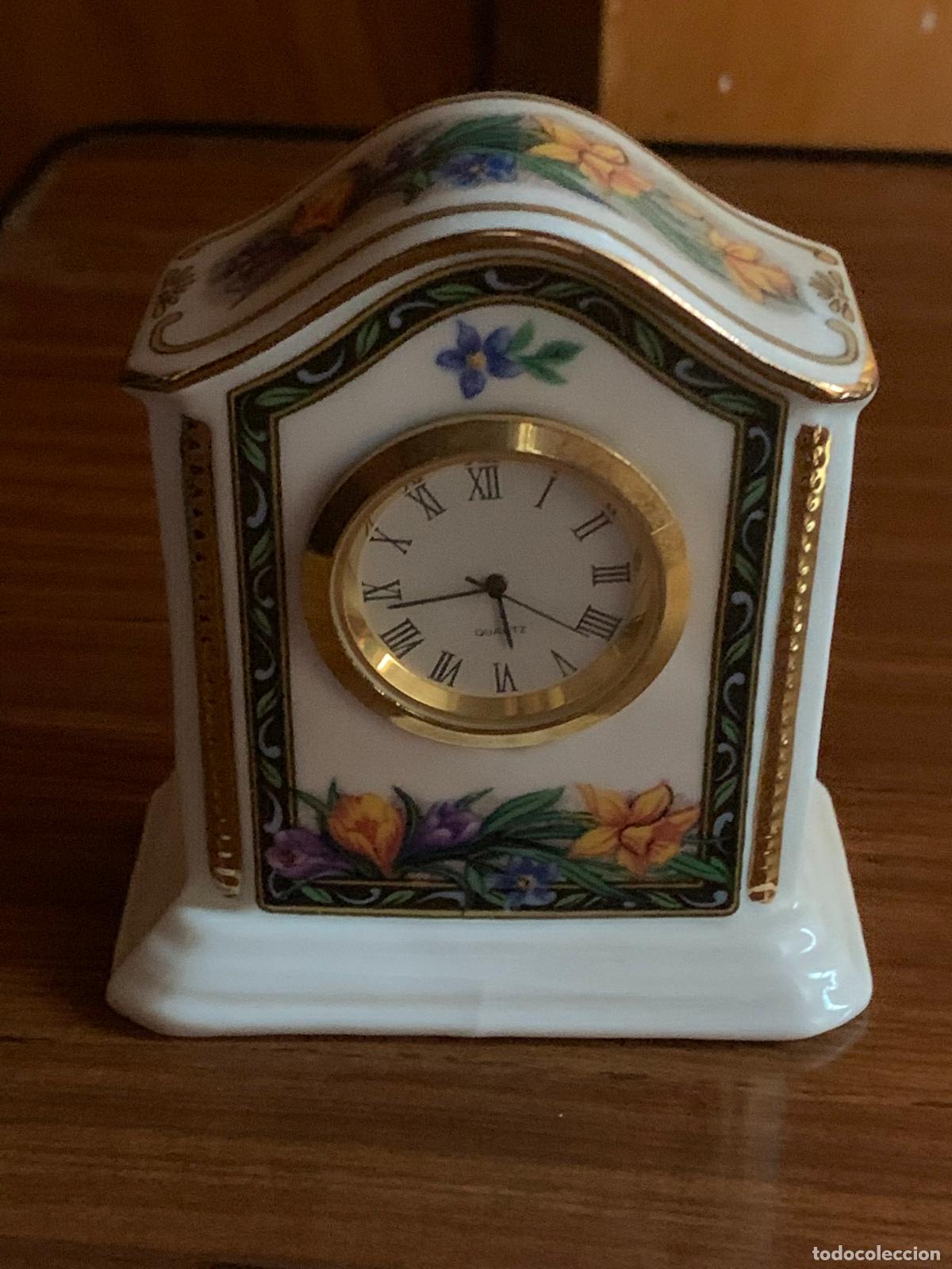Relojes de carga manual: Reloj de Sobremesa Ayshford - Porcelana Inglesa Spring Flowers - Fine Bone China - Con Etiqueta Orig