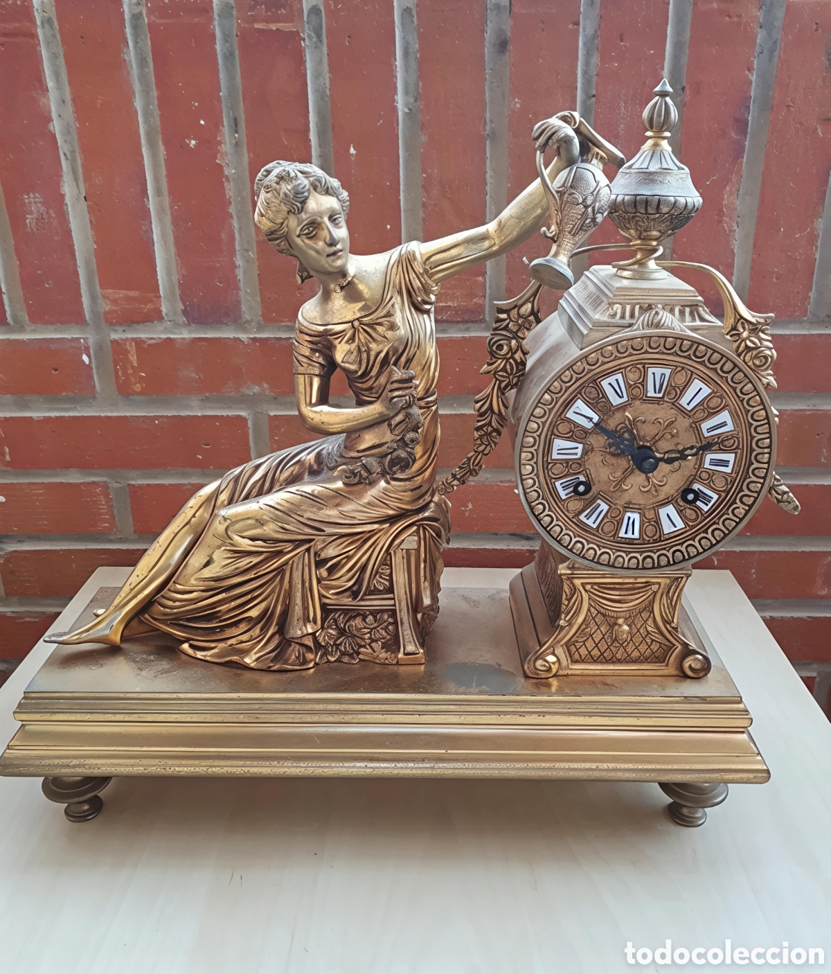 Horloges &agrave; remontage manuel: RELOJ de SOBREMESA con BRONCE CROMADO