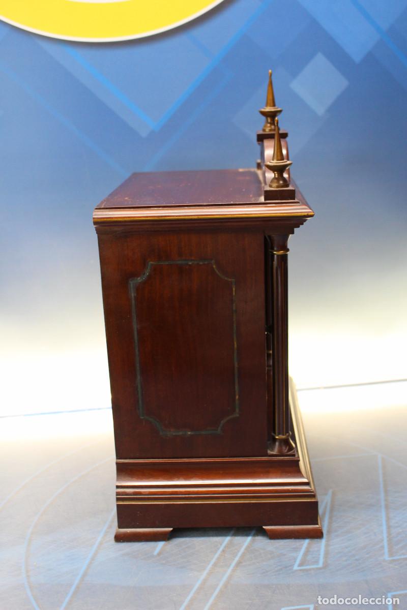 Relojes de carga manual: Antiguo reloj de sobremesa Seth Thomas. Con p&eacute;ndulo y llave. - Foto 6