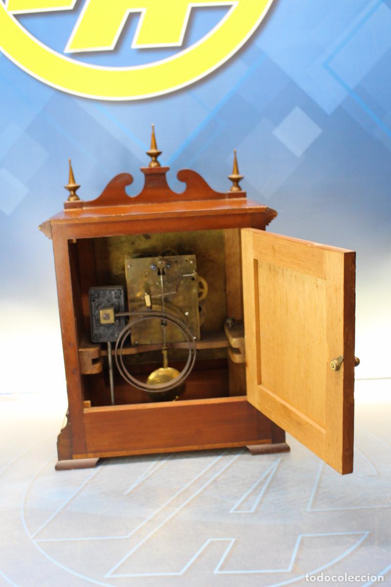 Relojes de carga manual: Antiguo reloj de sobremesa Seth Thomas. Con p&eacute;ndulo y llave. - Foto 8