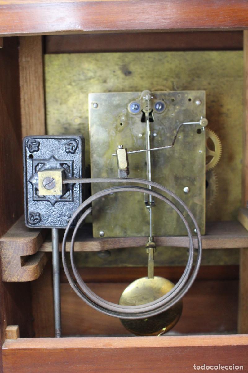 Relojes de carga manual: Antiguo reloj de sobremesa Seth Thomas. Con p&eacute;ndulo y llave. - Foto 9