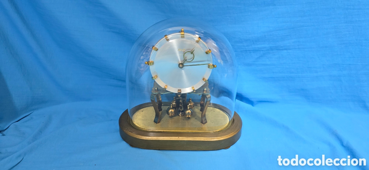 Relojes de carga manual: RELOJ KUNDO EN MATAL CON CUPULA.