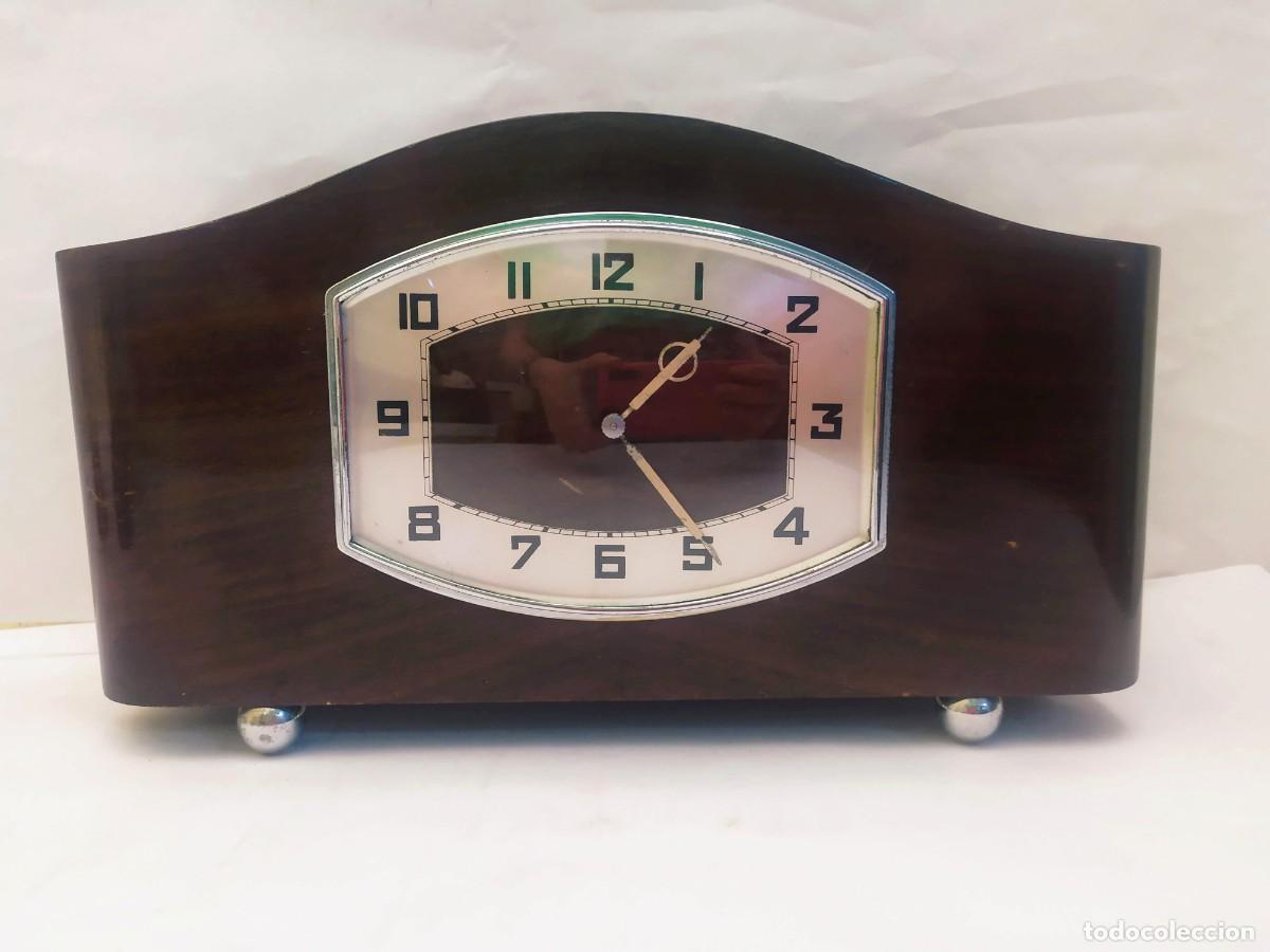 Relojes de carga manual: Reloj de sobremesa. Madera. Carga manual. Con llave. 30x18x7.5cm