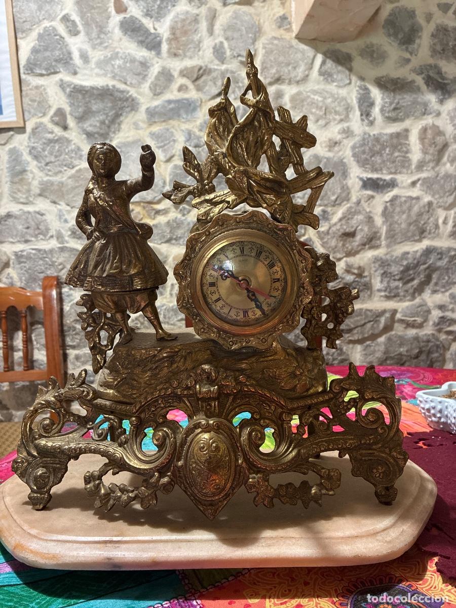 Relojes de carga manual: Relog de sobremesa de bronce con candelabro - Foto 1