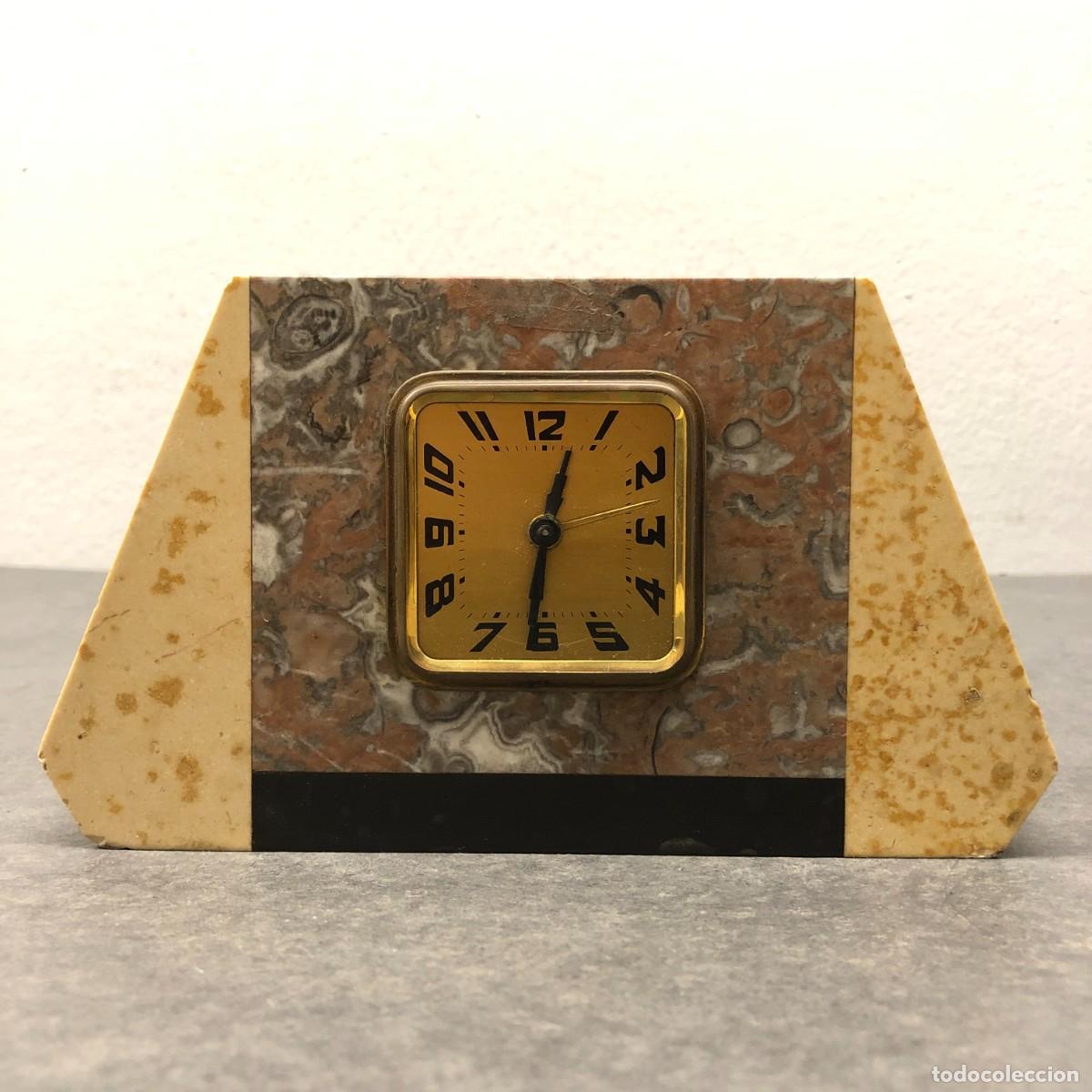 Relojes de carga manual: RELOJ DE SOBREMESA - ART DECO - CAJA DE MARMOL ROJIZO Y BEIGE - CARGA MANUAL - 11,5 X 20,5 CM / 1689