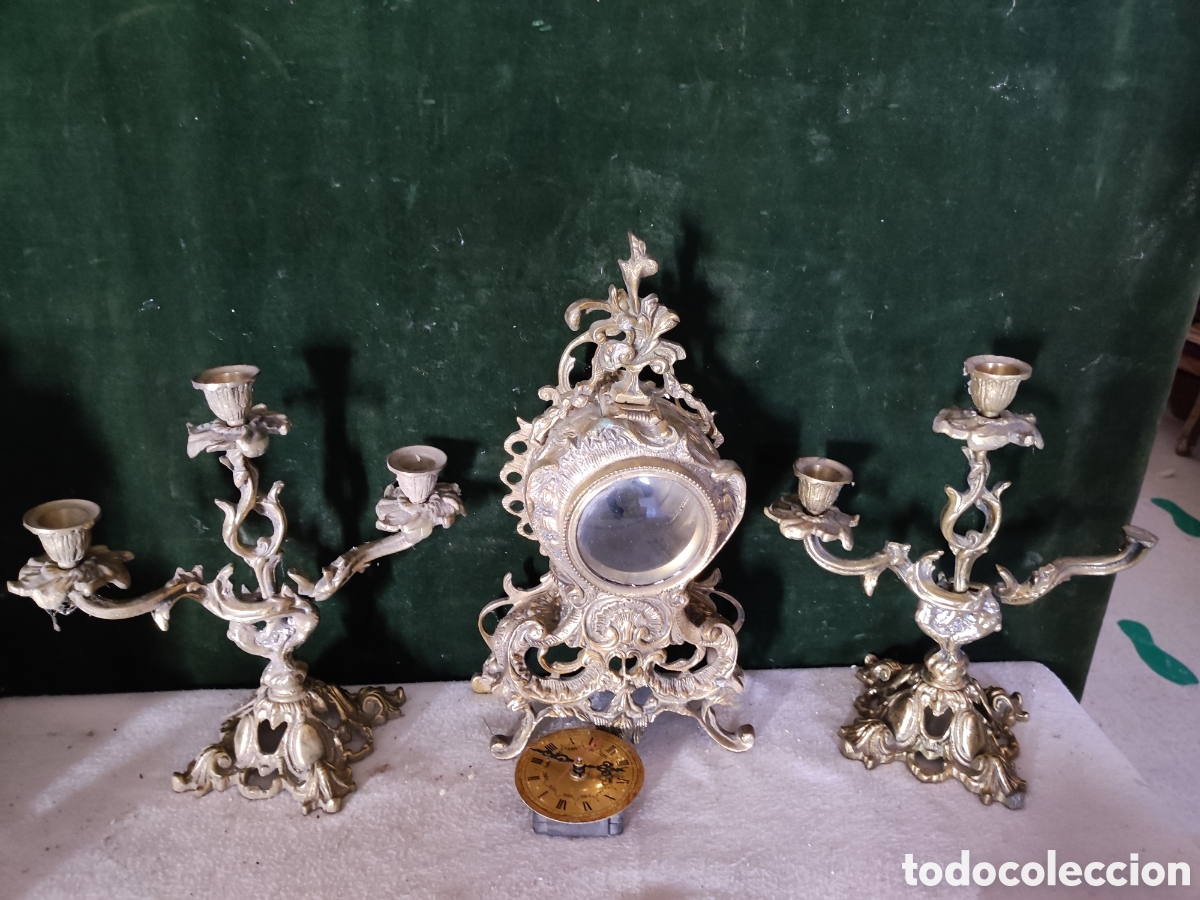 Relojes de carga manual: Guarnici&oacute;n de candelabros y reloj