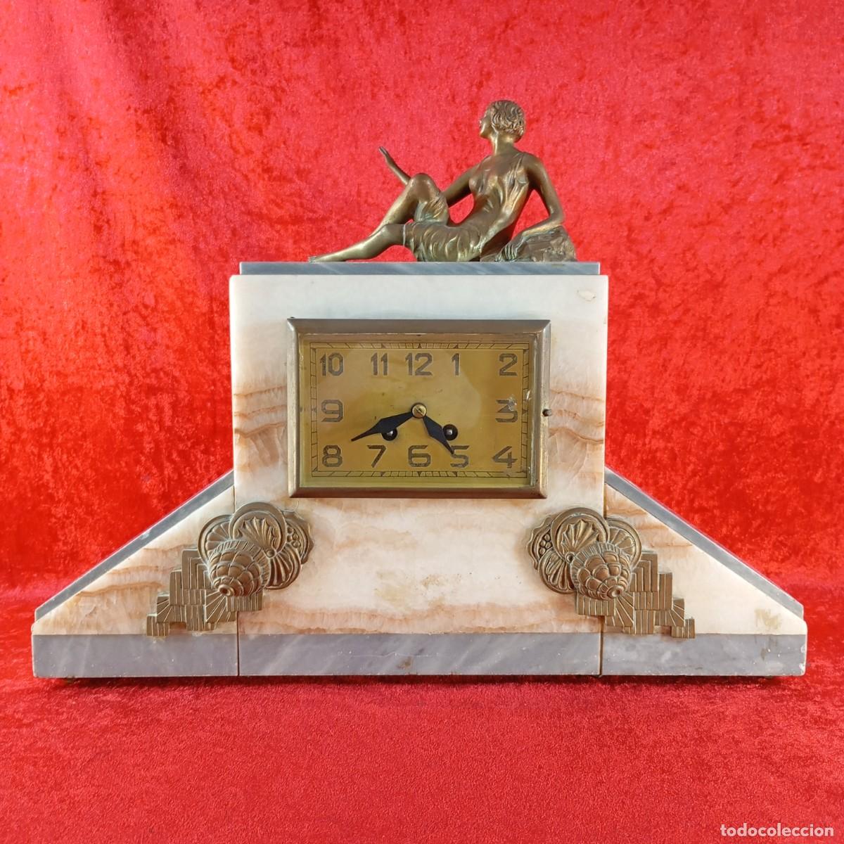 Relojes de carga manual: PRECIOSO RELOJ DE SOBREMESA EN MARMOL - ART D&Eacute;CO - BRONCE - PRECISA REVISI&Oacute;N - 38 X 49 X 10,5 CM