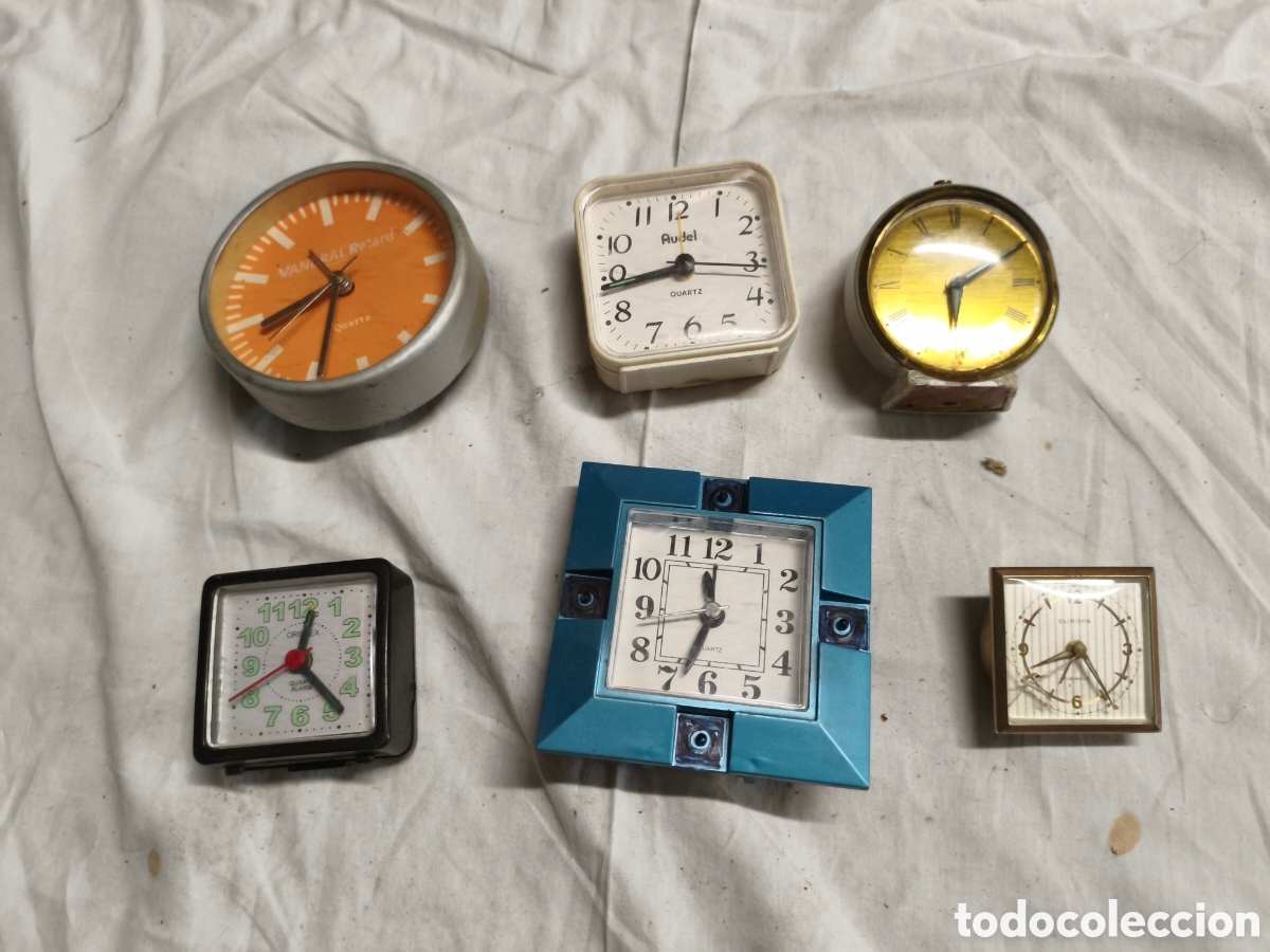Relojes de carga manual: Lote relojes despertadores