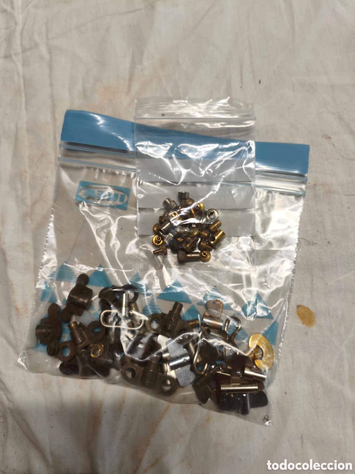 Relojes de carga manual: Lote llaves relojes despertador