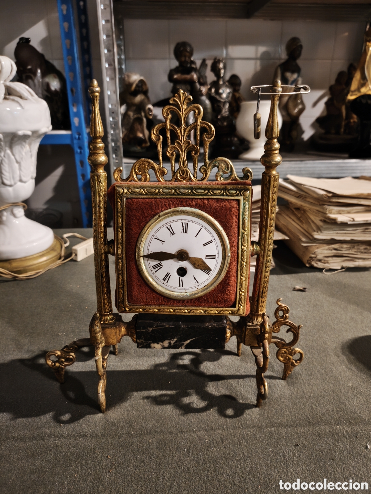 Relojes de carga manual: Reloj de Sobremesa Neog&oacute;tico (Siglo XIX) &ndash; Bronce y Lat&oacute;n Dorado &ndash; &iexcl;Funcionando!