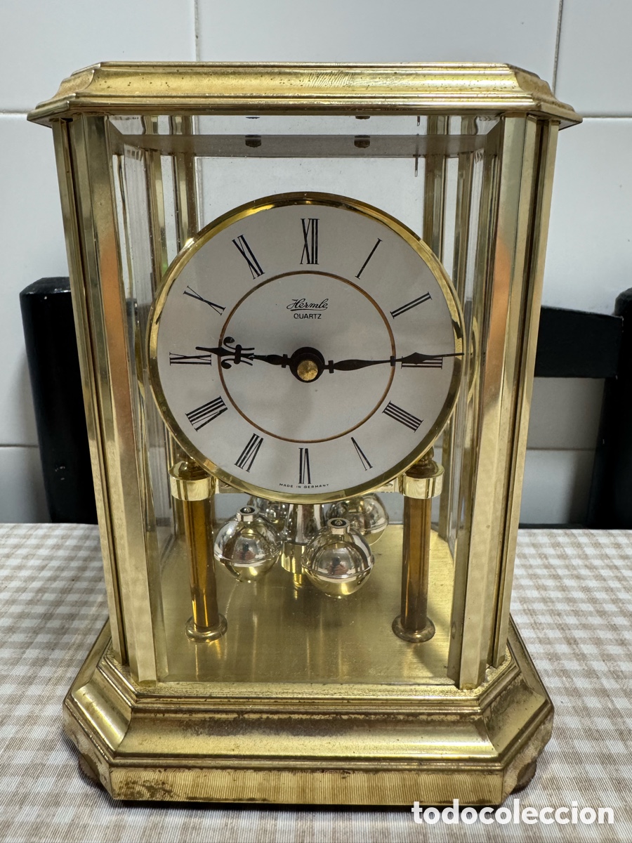 Relojes de carga manual: Reloj dorado Hermle Quartz