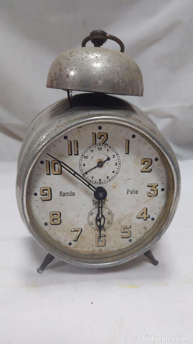 Relojes de carga manual: Antiguo Reloj Despertador Ram&oacute;n Polo Teruel