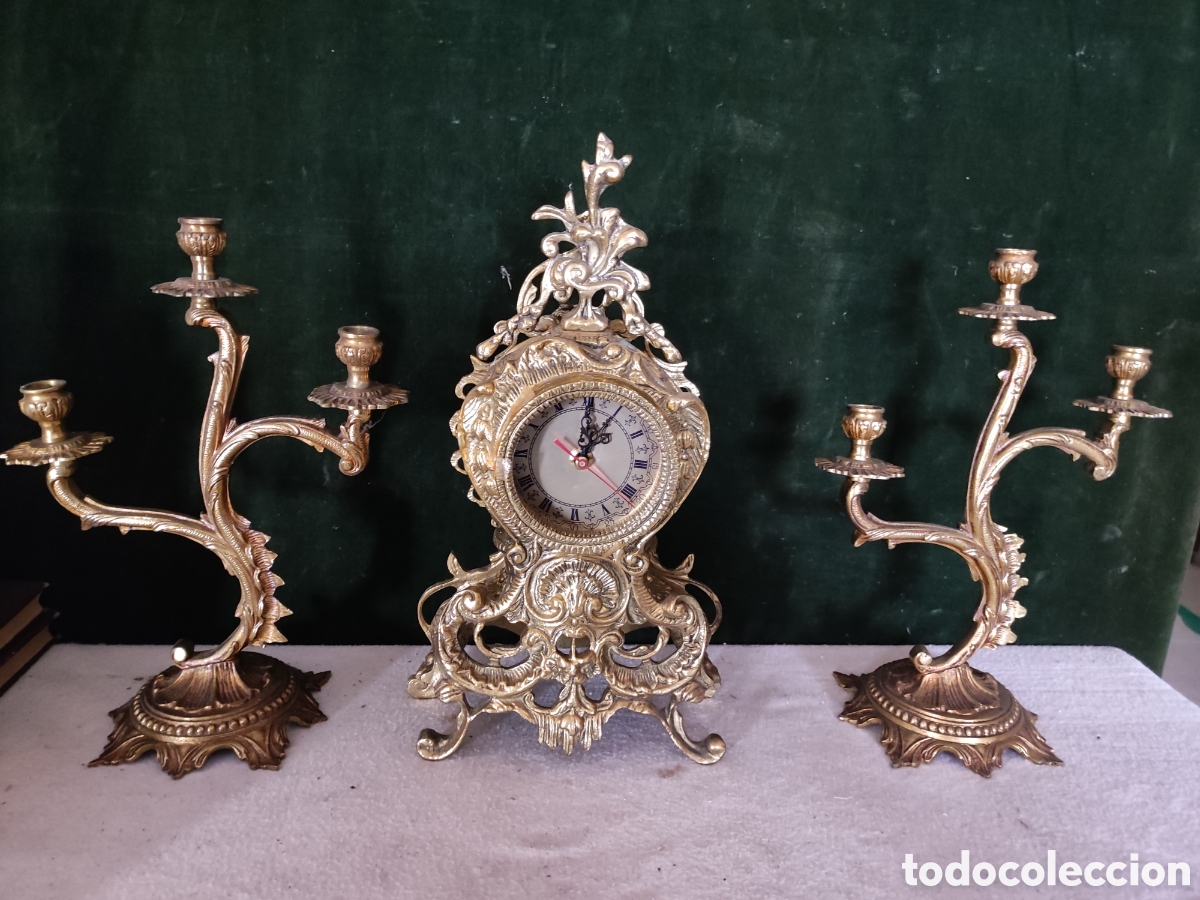 Relojes de carga manual: Reloj de sobremesa con candelabros