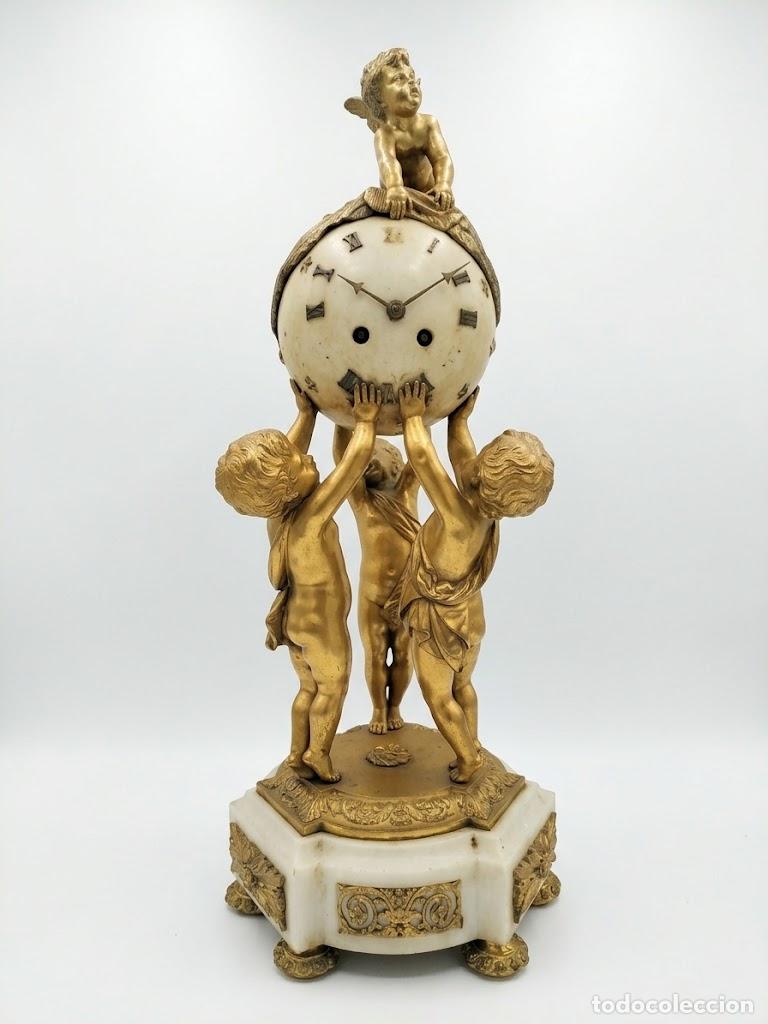 Rel&oacute;gios de carga manual: ANTIGUO RELOJ DE SOBREMESA CON CUATRO PUTTI. M&Aacute;RMOL Y BRONCE ORMOLU. FRANCIA. XIX