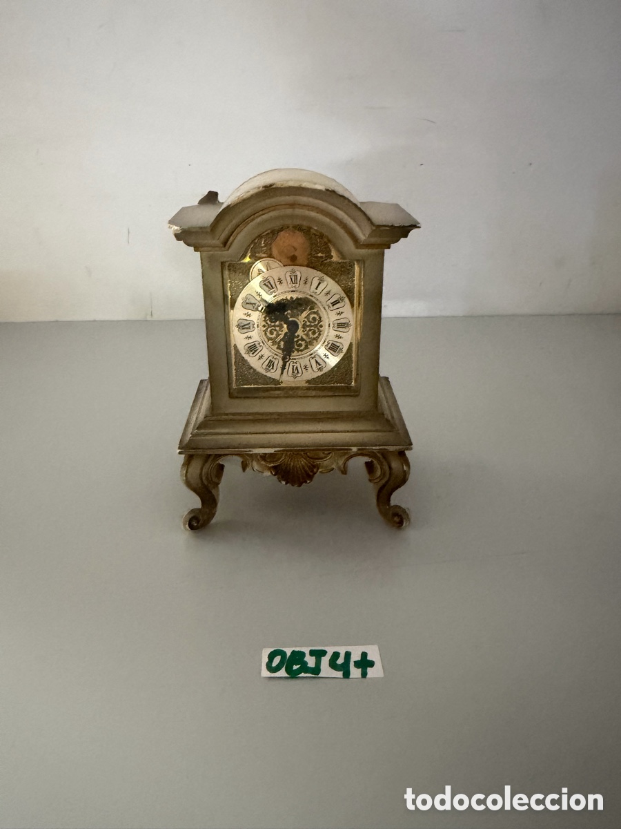 Relojes de carga manual: reloj de repisa o sobremesa de estilo cl&aacute;sico o vintage