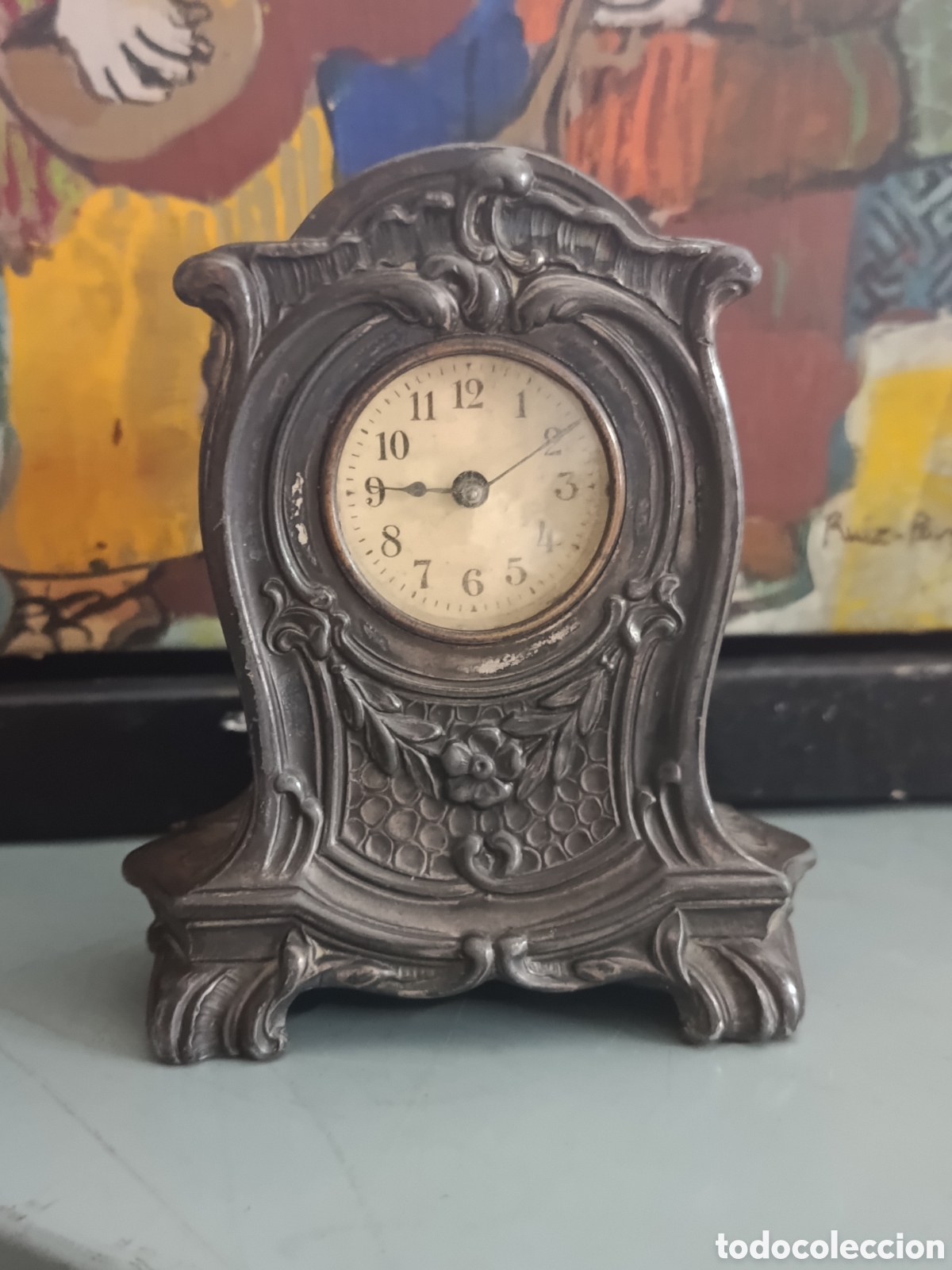 Relojes de carga manual: Raro Reloj sobremesa antiguo de calamina. modernista de 10 cm. altura