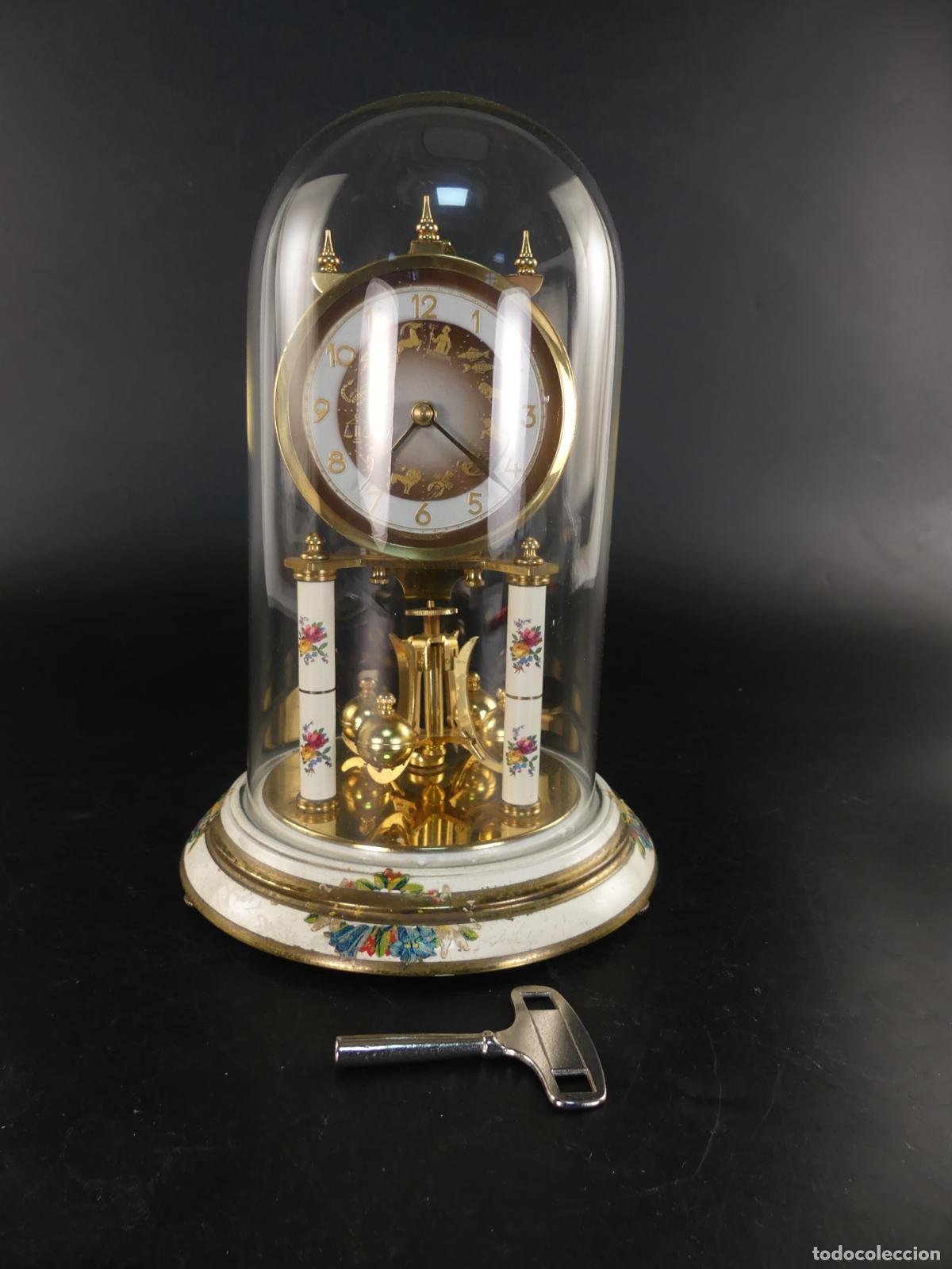 Relojes de carga manual: RELOJ DE SOBREMESA CUPULA DE CRISTAL