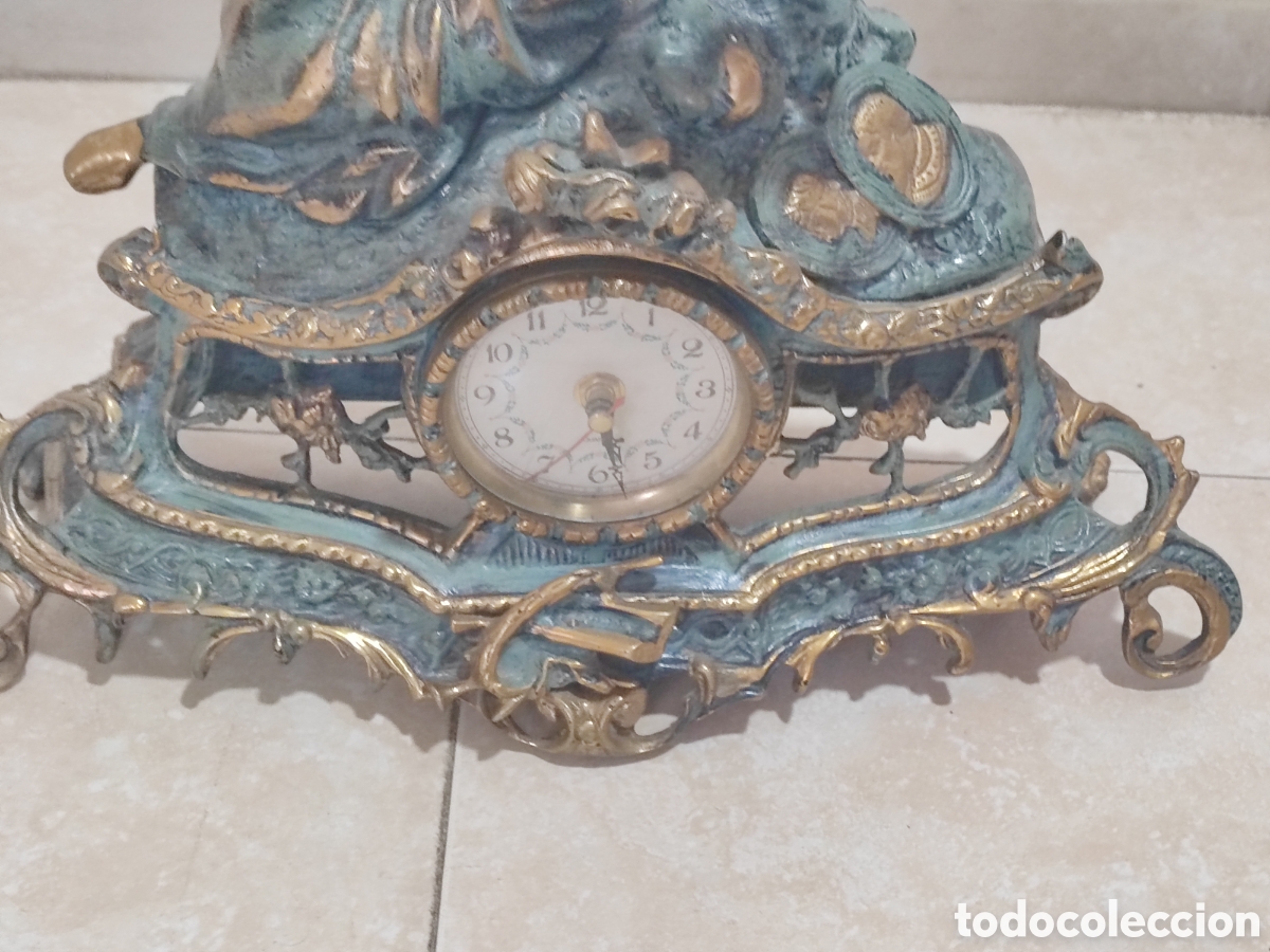 Relojes de carga manual: Antiguo reloj de bronce - Foto 2