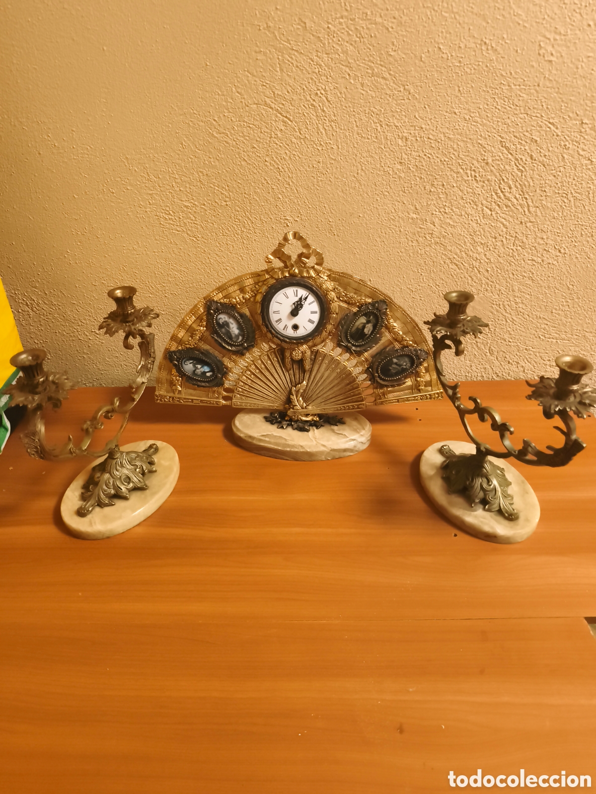 Clocks Manual Charge: Reloj de cuerda con candelabros