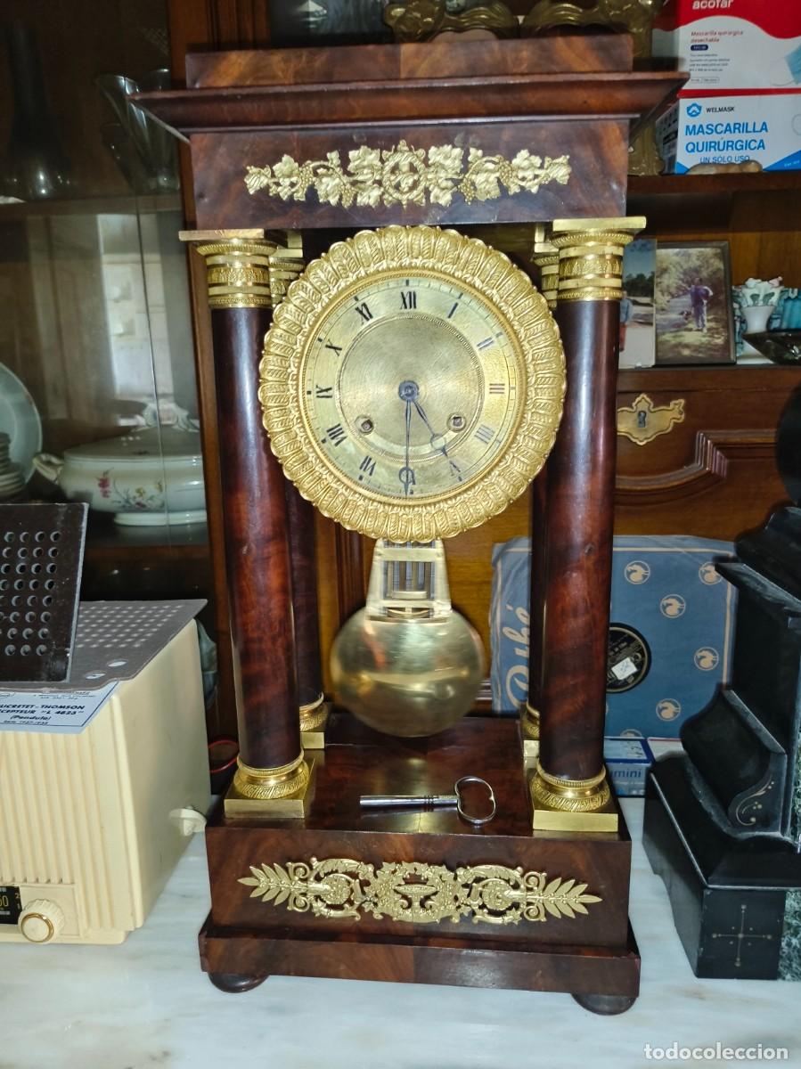 Relojes de carga manual: Reloj de sobremesa tipo p&oacute;rtico de &eacute;poca Carlos X / Luis Felipe. excelente estado y funcionando..