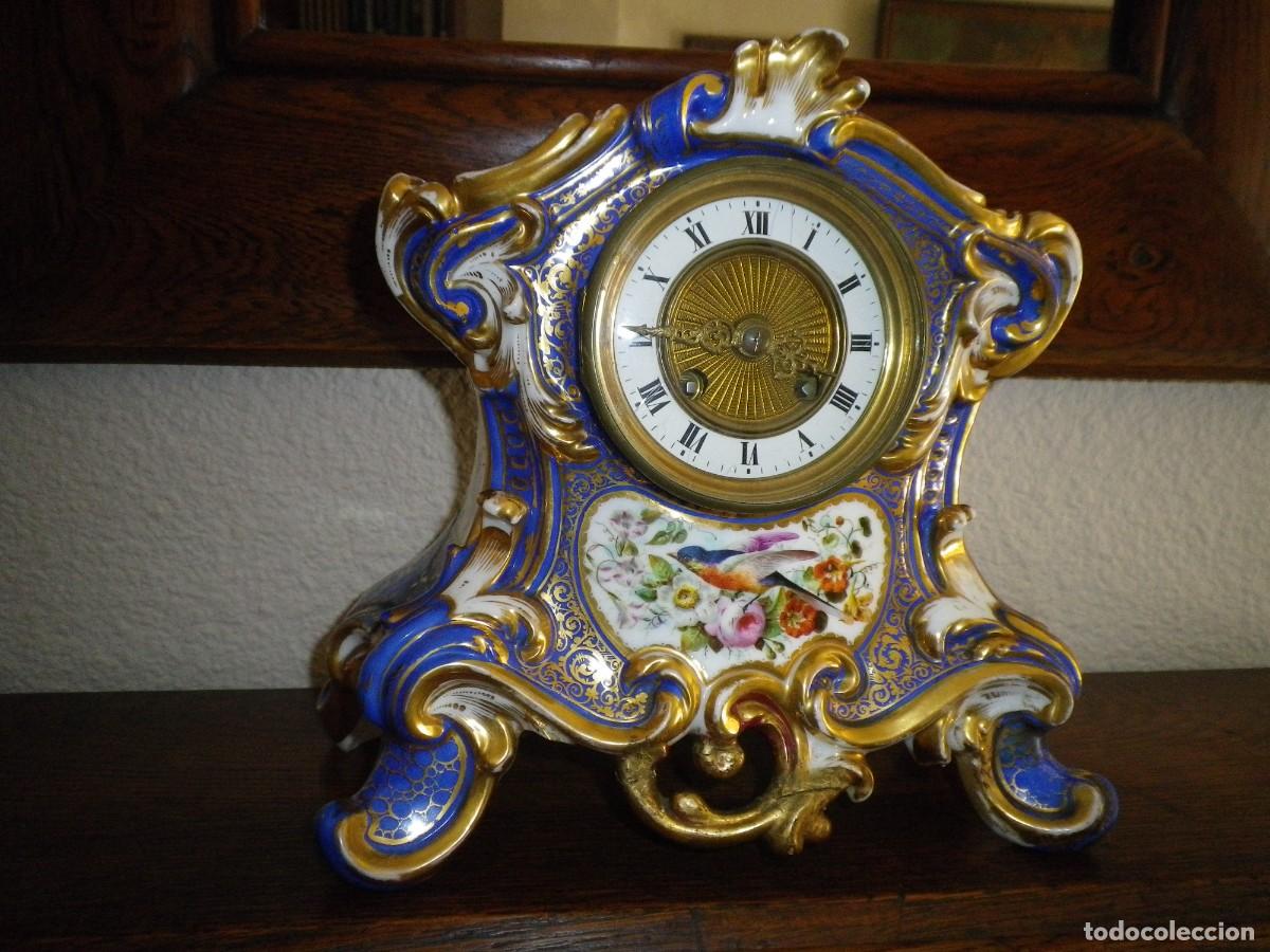 Relojes de carga manual: RELOJ PORCELANA CON MAS DE 150 A&Ntilde;OS, MEDIDAS ALTO 26 CM, ANCHO 24 CM, VER FOTOS