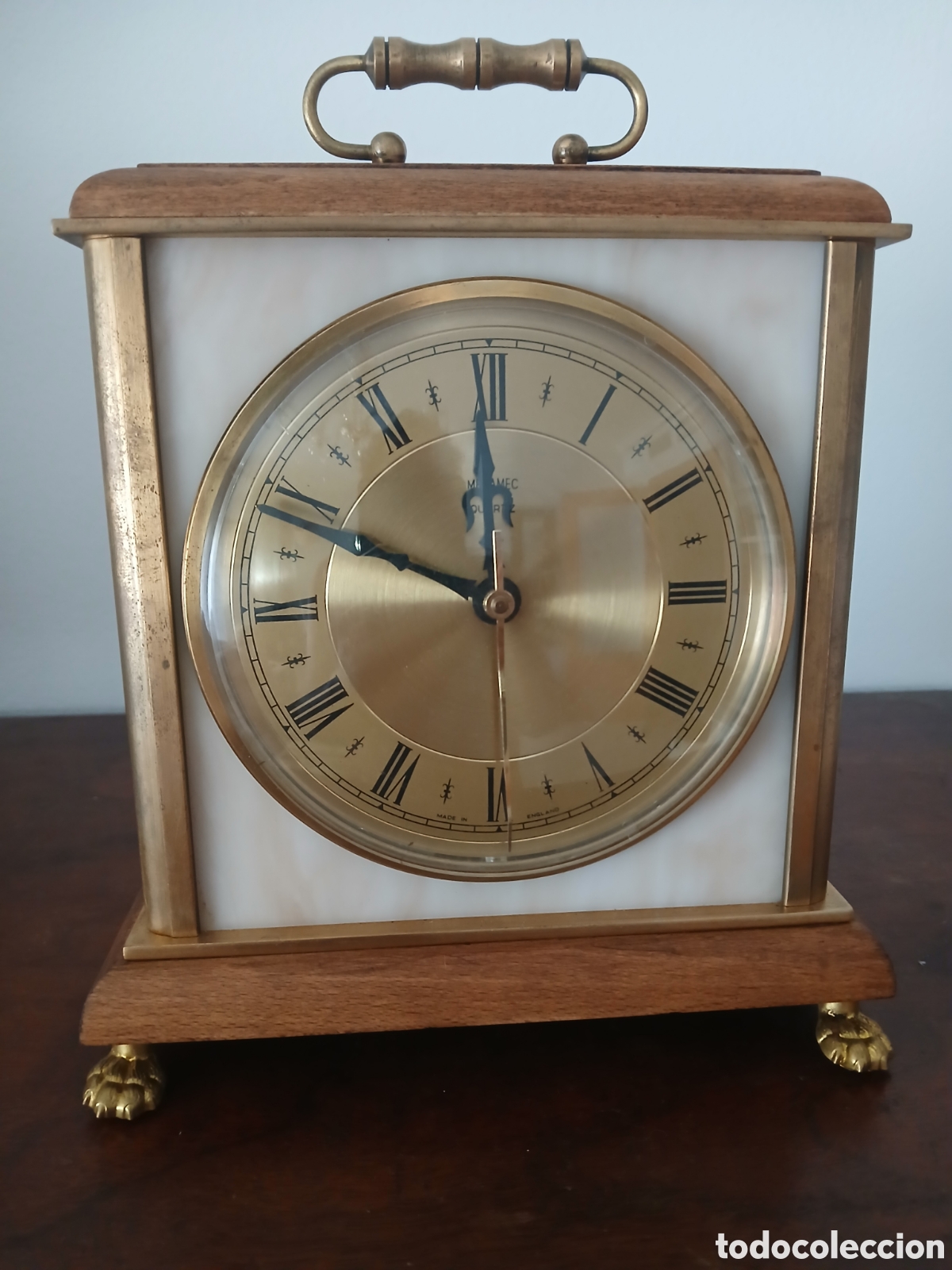 Relojes de carga manual: RELOJ DE SOBREMESA METAMEC, , EN MADERA Y LAT&Oacute;N. FUNCIONA CON PILA 1,5 V.