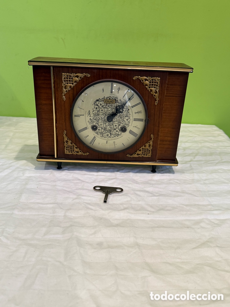 Relojes de carga manual: Reloj de sobremesa DUC mec&aacute;nico &ndash; movimiento Hermle 130-020 Germany