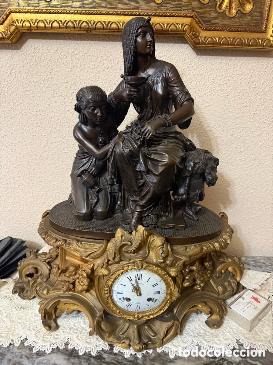 Relojes de carga manual: Reloj franc&eacute;s con guarnici&oacute;n bronce