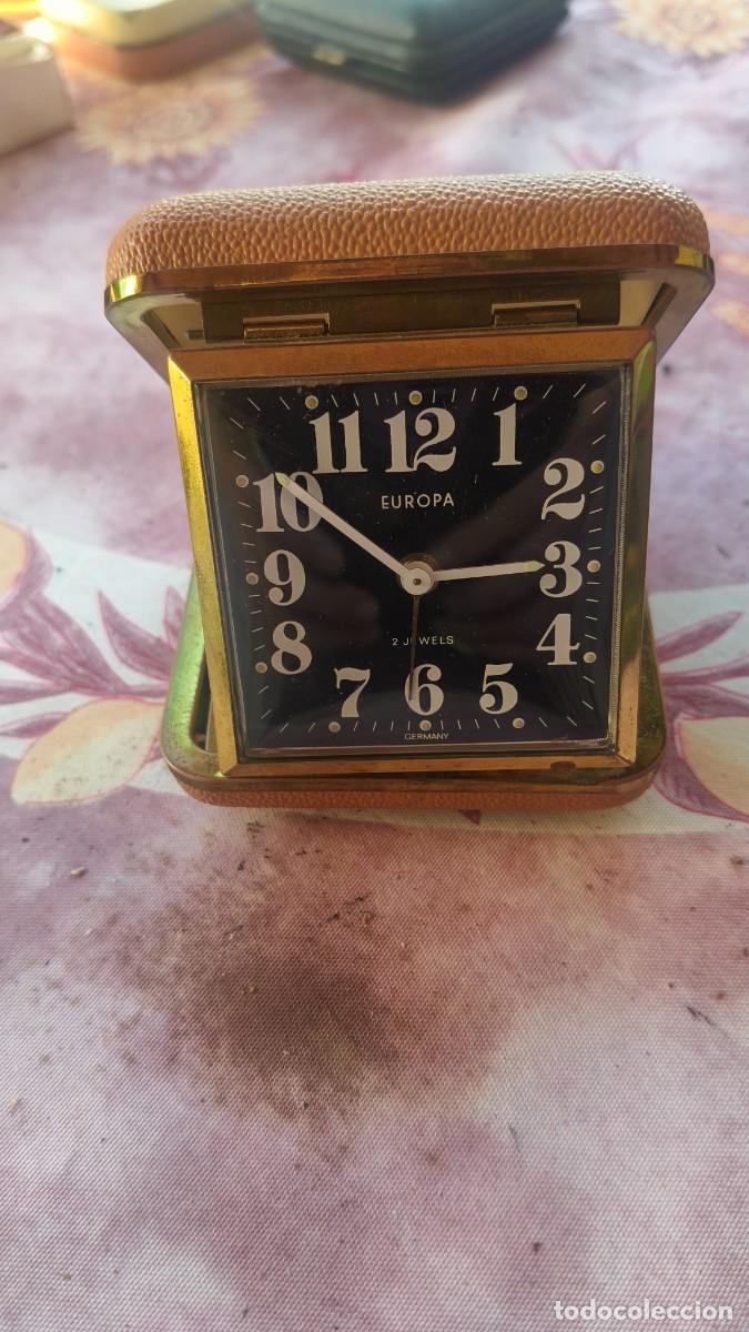 Relojes de carga manual: Reveil de table ancien m&eacute;canique