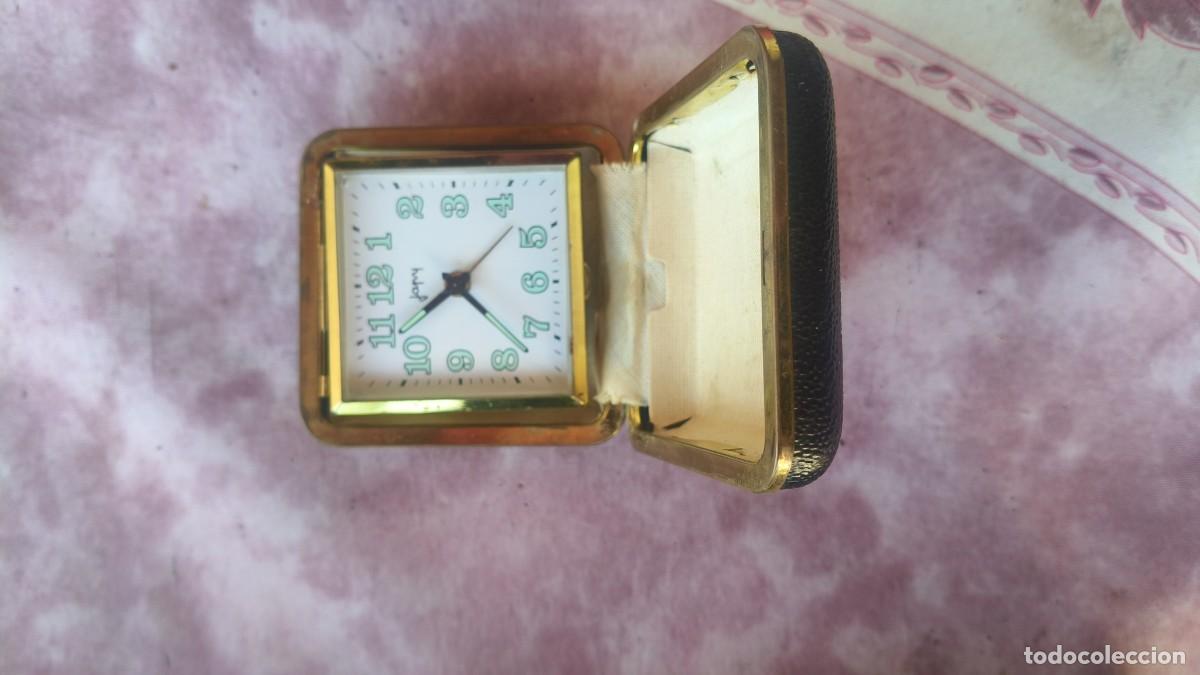 Relojes de carga manual: Reveil de table ancien m&eacute;canique