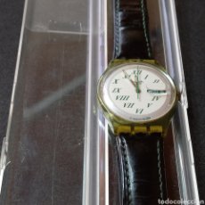 Relojes - Swatch: RELOJ DE PULSERA SWATCH FABRICADO EN SUIZA REFERENCIA GM 709 GREEN LACQUER, FUNCIONA CON DIA Y FECHA. Lote 330117908