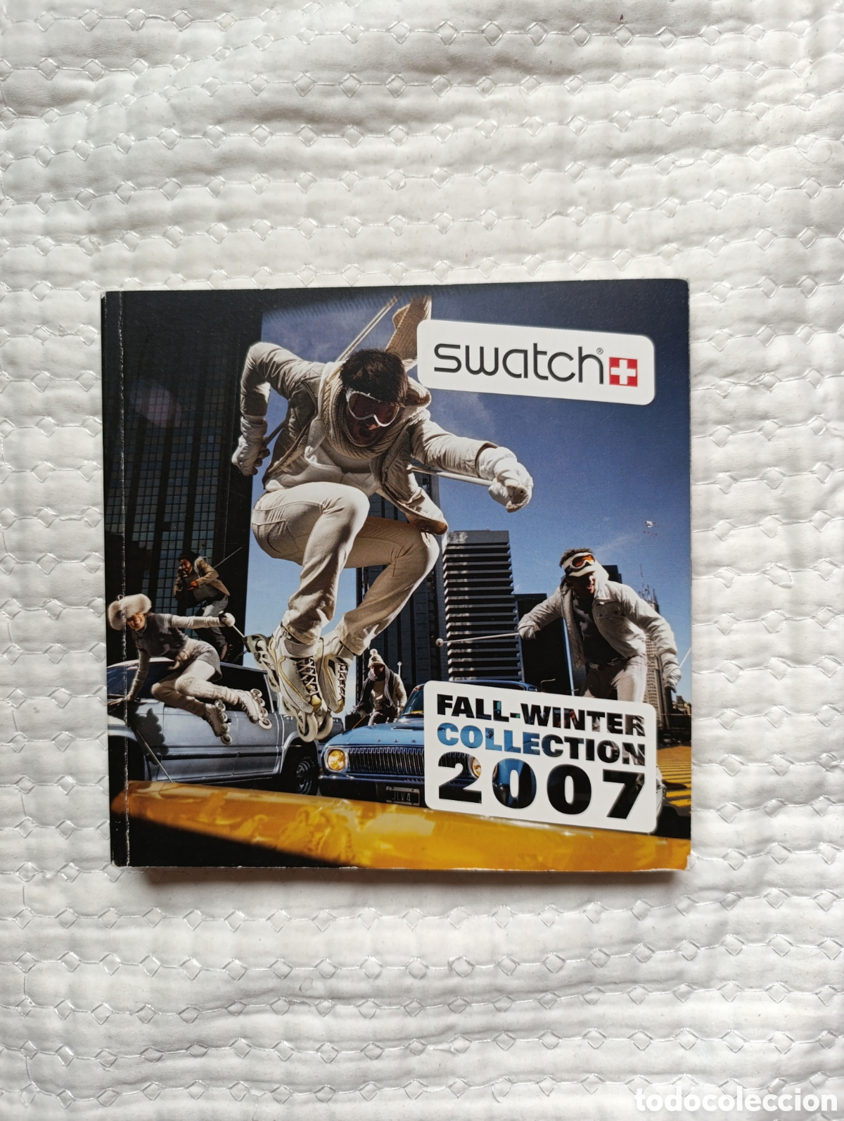 Relojes - Swatch: Lote de cat&aacute;logos de relojes Swatch y un libro. - Foto 4