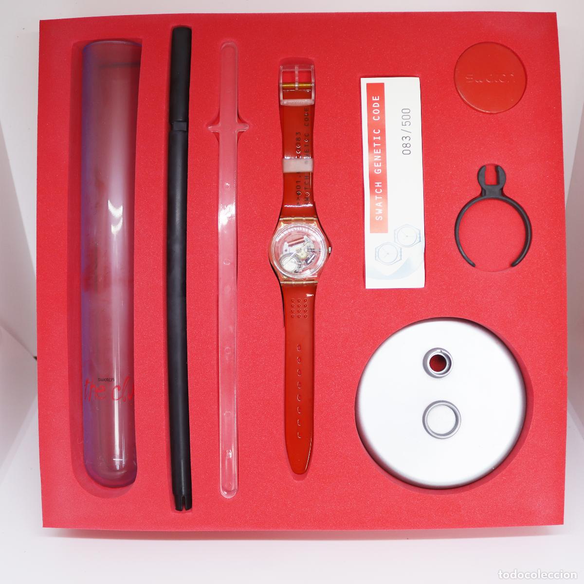 Relojes - Swatch: 2000 - SWATCH THE CLUB - RED BOX (GENETIC CODE) - modelo GZ164PACK3 - Foto 3