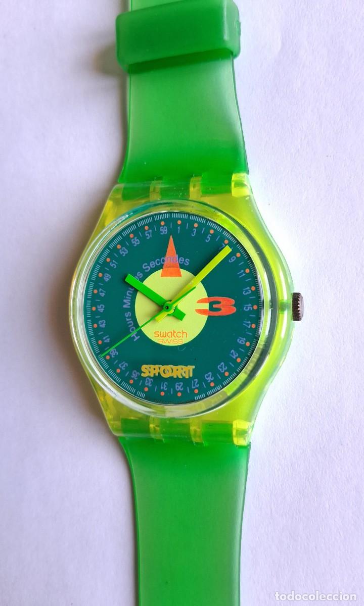 Relojes - Swatch: Reloj Swatch modelo Champ con correa verde neon - Foto 4