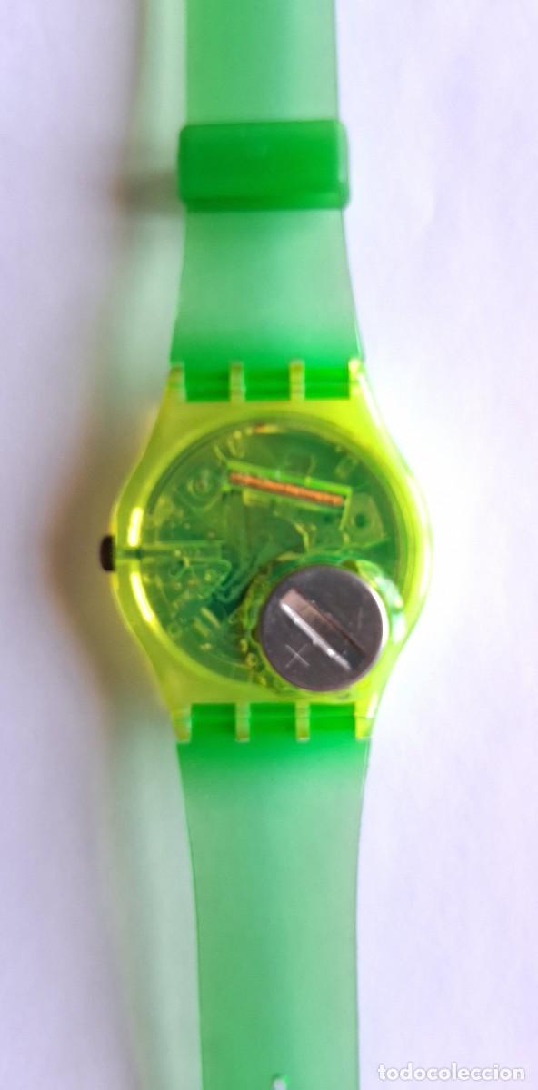 Relojes - Swatch: Reloj Swatch modelo Champ con correa verde neon - Foto 5