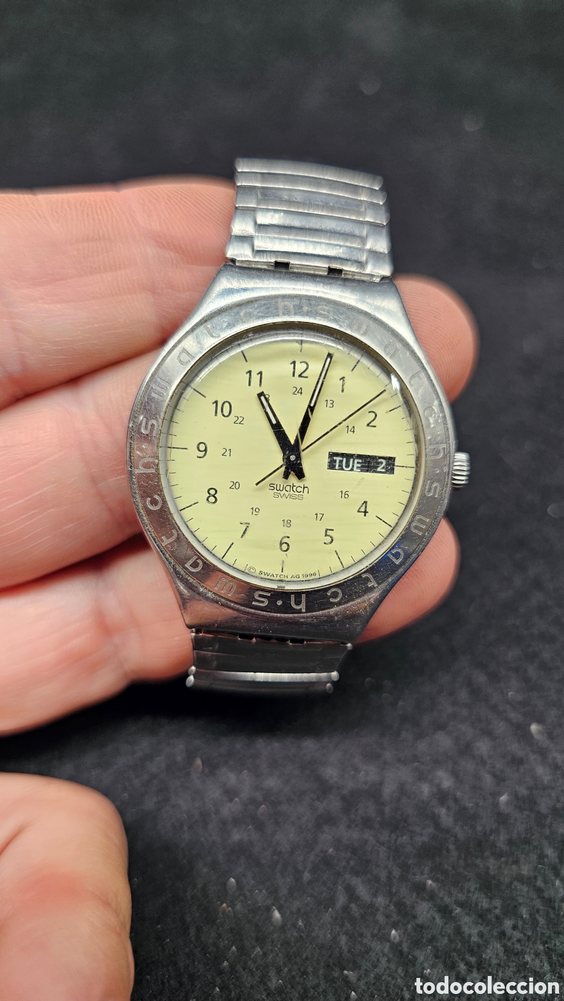 Relojes - Swatch: Swatch Irony Pergamena (modelo YGS708) de color beige y acero inoxidable, fabricado en 1996 en Suiza