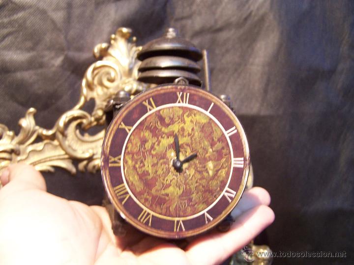 Relojes: Reloj de sobremesa vintage a pila, imitando a uno antiguo, muy original - Foto 26 - 42188893