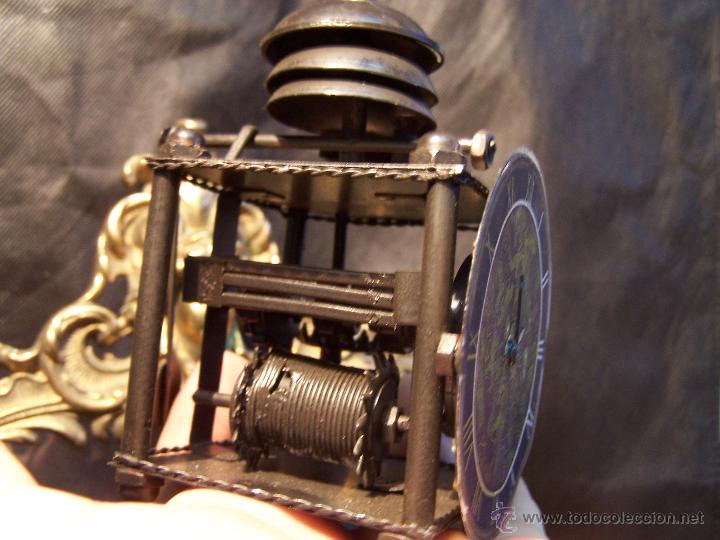 Relojes: Reloj de sobremesa vintage a pila, imitando a uno antiguo, muy original - Foto 27 - 42188893