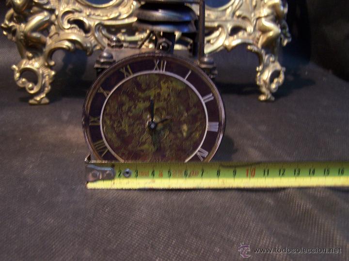 Relojes: Reloj de sobremesa vintage a pila, imitando a uno antiguo, muy original - Foto 38 - 42188893