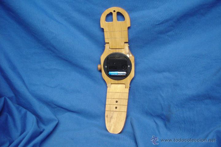 Relojes: RELOJ DE PARED EN MADERA SIMULANDO A UN RELOJ DE PULSERA - FUNCIONA - Foto 6