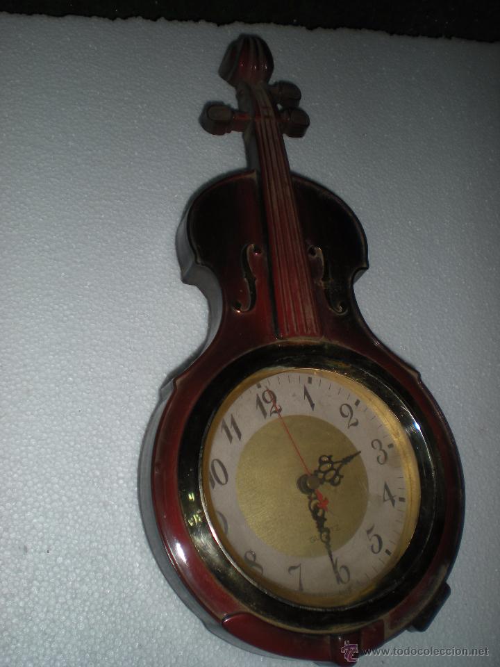 Relojes: Reloj con forma de viol&iacute;n de pl&aacute;stico 35x16cm - Foto 2