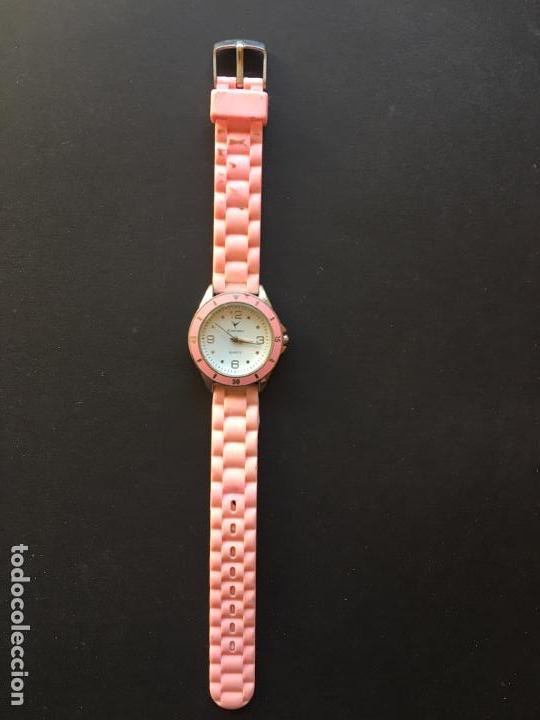 Relojes: RELOJ DE CUARZO LA MARCA ROMTIMES, CON CORREA DE PL&Aacute;STICO - Foto 2
