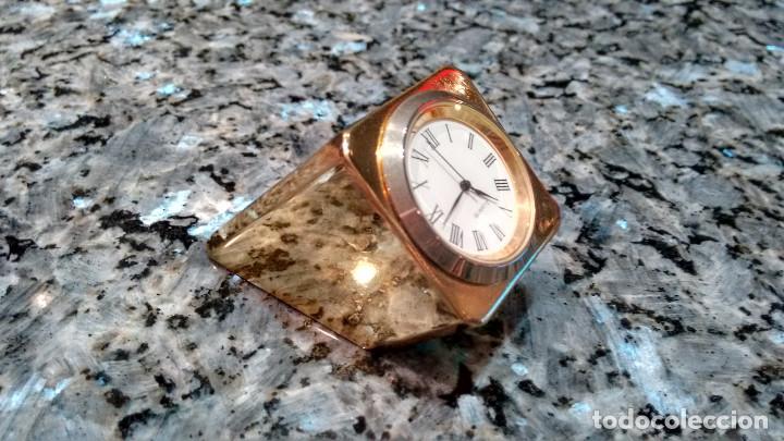 Relojes: RELOJ MINI SOBREMESA LAT&Oacute;N MACIZO - Foto 1