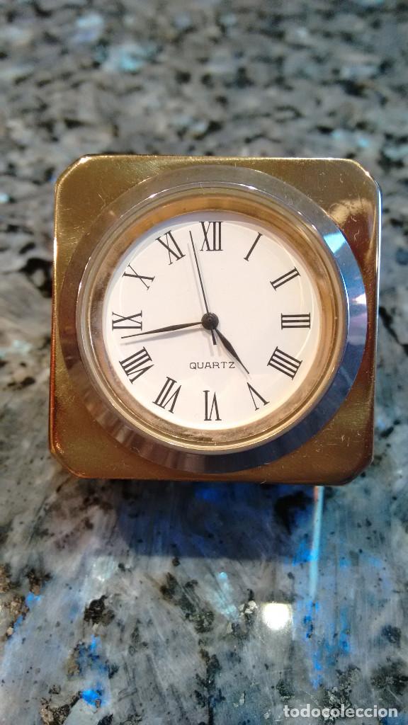 Relojes: RELOJ MINI SOBREMESA LAT&Oacute;N MACIZO - Foto 2