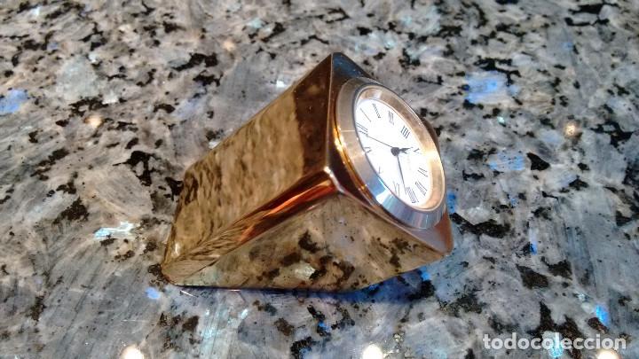 Relojes: RELOJ MINI SOBREMESA LAT&Oacute;N MACIZO - Foto 3