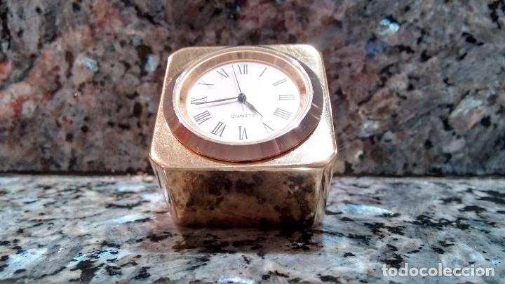 Relojes: RELOJ MINI SOBREMESA LAT&Oacute;N MACIZO - Foto 4
