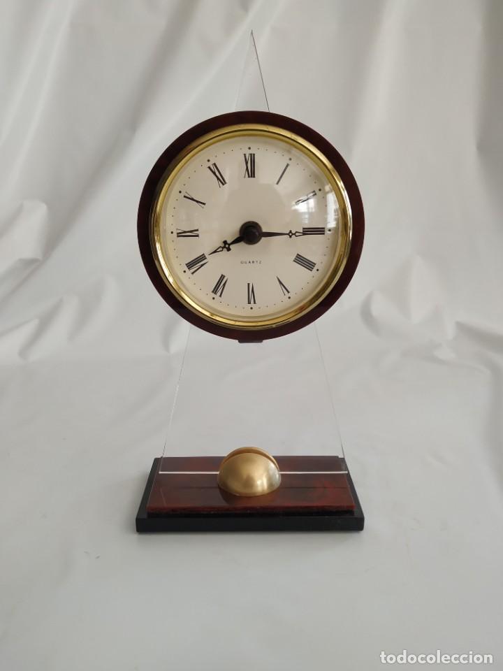 Relojes: Reloj con Soporte transparente - Foto 1