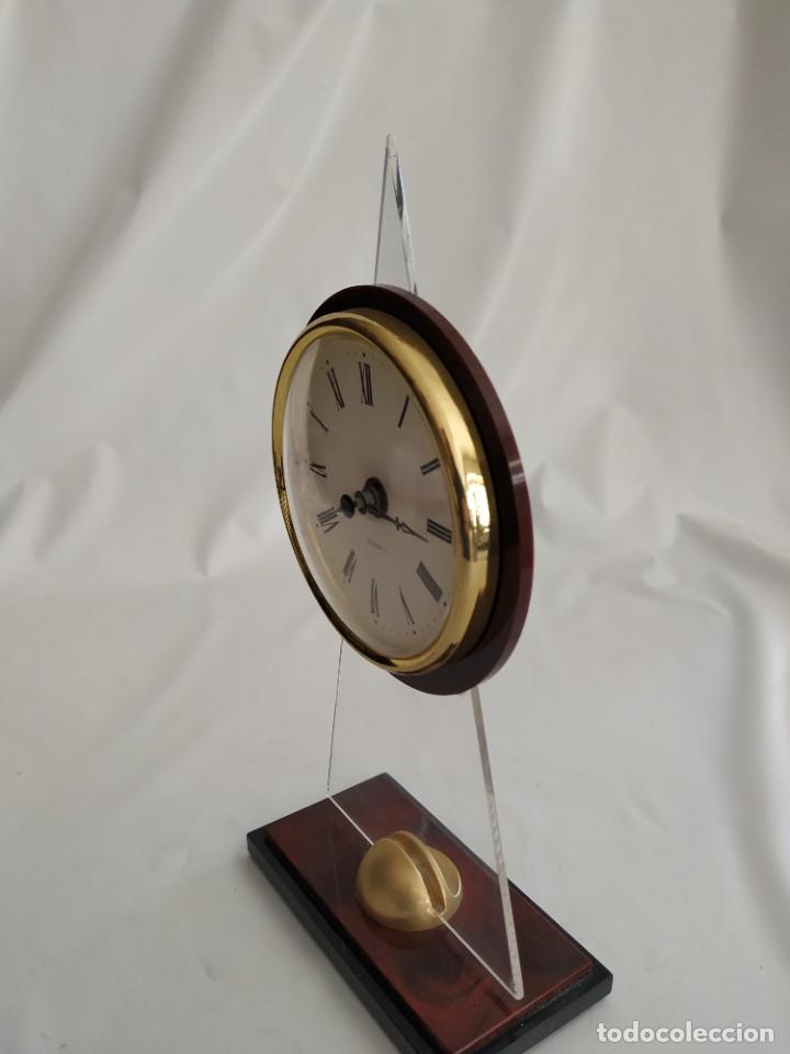 Relojes: Reloj con Soporte transparente - Foto 2