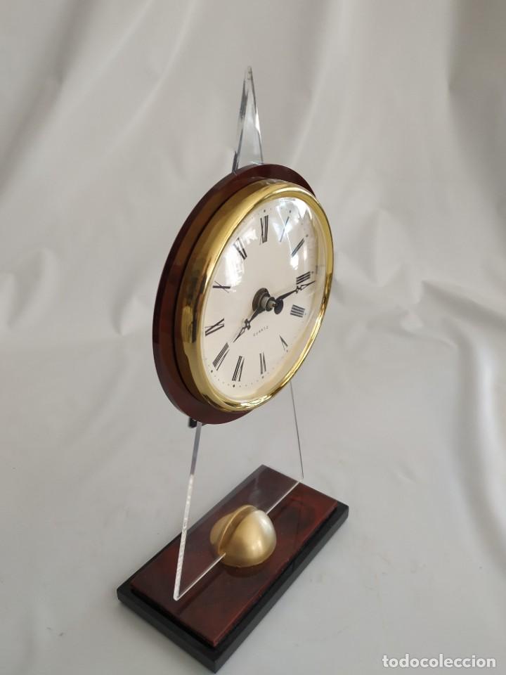 Relojes: Reloj con Soporte transparente - Foto 3